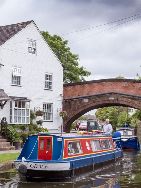 Bridgewater Canal, Canal Boat, Village Life, Wales England, Uk Travel, Travel Inspo, Great Britain, Small Towns, Travel Inspiration