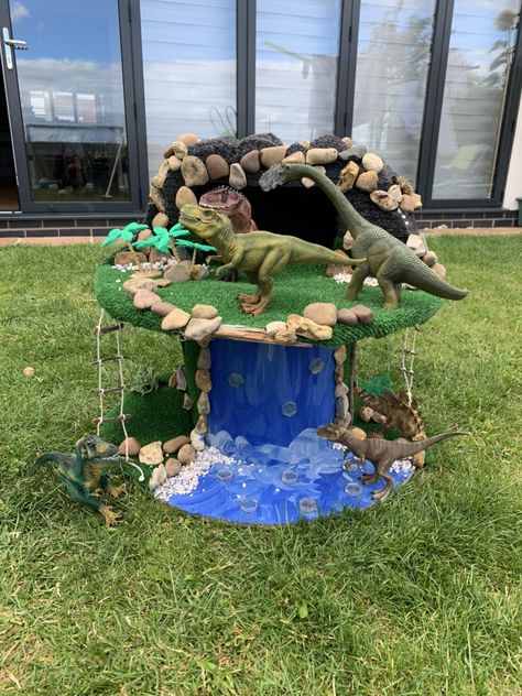 Fairy Garden Cable Reel, Eyfs Cable Reel Ideas, Cable Reels Eyfs, Dinosaur World Diy, Cable Reel Ideas Garden, Cable Drum Ideas Kids, Cable Drum Ideas, Cable Reel Ideas Eyfs, Cable Reel Ideas