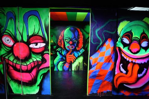 Haunted Attraction and Convention News, Reviews and more from around the world! Haunted Trail Ideas Scary, Blacklight Halloween, Scariest Haunted House, Haunted Trail Ideas, Haunted Circus, Trail Ideas, Creepy Halloween Props, Haunted Trail, Haunted Carnival