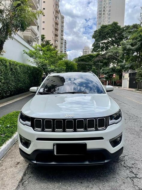 White Jeep Compass Aesthetic, Jeep Cherokee Aesthetic, Jeep Compass Aesthetic, White Jeep Grand Cherokee, White Jeep Wrangler, Jeep Compass Sport, Preppy Car, White Jeep, Dream Cars Jeep