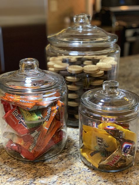 Snack Jars Display, Snacks In Jars On Counter, Glass Cookie Jars Display, Clear Cookie Jar Ideas, Cookies Stacked In A Glass Jar, Candy Jars Kitchen, Kardashian Cookie Jars Kloe, Cookie Jars Display, Glass Cookie Jars