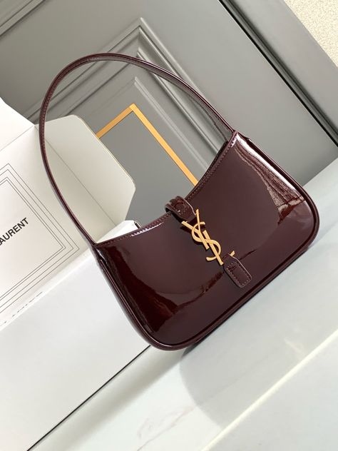 Trendy Bags 2024, Ysl Bag Aesthetic, Bag Branding, Hand Bags Designer, Aesthetic Handbags, Handbags Aesthetic, Handbag Aesthetic, Designer Aesthetic, Stylish School Bags