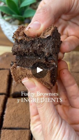 Macro Eating, Melted Chocolate Chips, Decadent Chocolate Desserts, Healthy Brownies, Ww Desserts, Biscotti Recipe, Overripe Bananas, Healthy Treat, Sweet Cravings