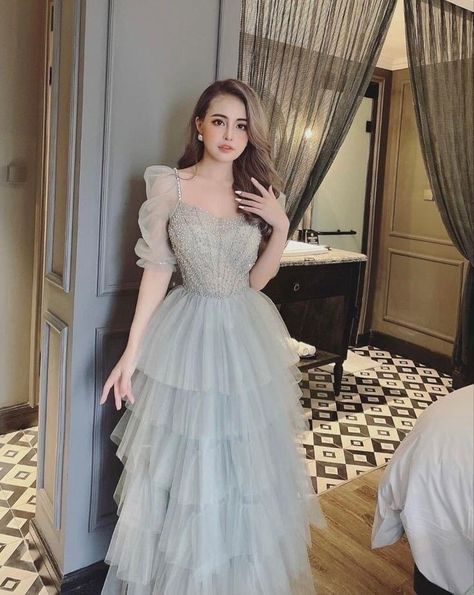 Gown Sleeves Design, Layered Tulle Prom Dress, Best Evening Dresses, Long Gown Design, Soiree Dress, Elegant Dresses Classy, Korean Fashion Dress, Stylish Party Dresses, فستان سهرة