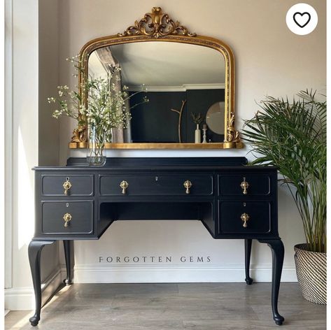 Bedroom Vanity Vintage, Bedroom Vanity Farmhouse, Black Vintage Vanity, Dressing Table Revamp, Vintage Vanity Makeover, Dressing Table Ideas, Black Dressing Tables, Antique Vanity Table, Desk Dressing Table