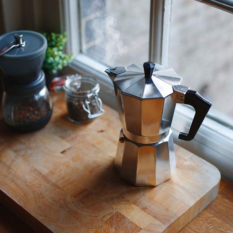 Stovetop Espresso Maker, Moka Pot Coffee, Italian Coffee Maker, Stovetop Espresso, Classic Italian Style, Cheap Coffee, Milk Pot, Best Coffee Maker, Moka Pot