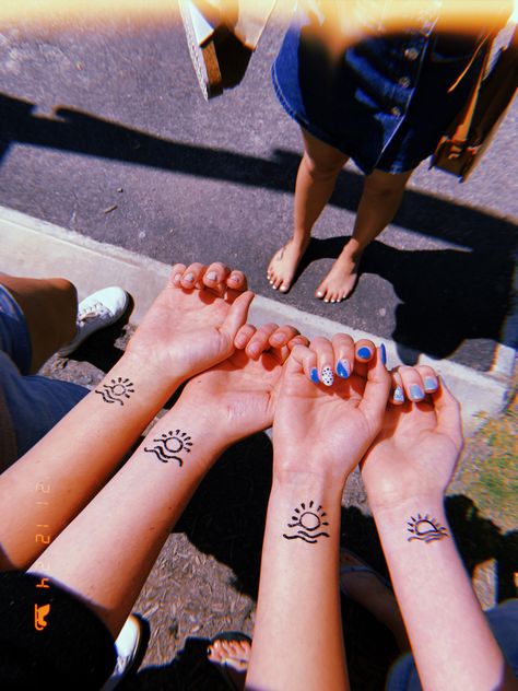 Preppy Henna Tattoos, Preppy Henna, Henna Beach Design, Beachy Henna Designs, Henna Designs Summer, Beach Henna Tattoos, Beach Henna, Matching Henna, Full Body Henna