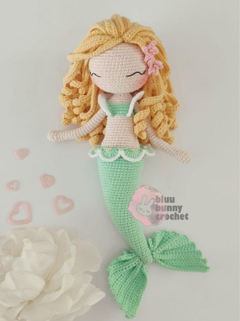 Crochet Fish, Crochet Doll Tutorial, Crochet Mermaid, Crochet Dolls Free Patterns, Bunny Crochet, Baby Mouse, Lion Brand, Crochet Motif, Crochet Dolls