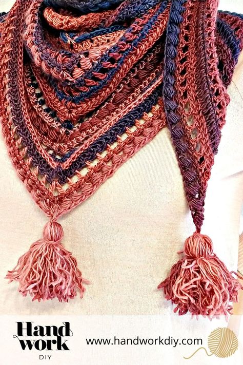 Tutorial de chal a crochet paso a paso #chalcrochet #ganchillo #comotejer Cap Design Ideas, Crochet Caplet, Crochet Triangle Shawl Pattern, Easy Crochet Blanket, Crochet Triangle, Crochet Poncho Patterns, Crochet Curtains, Trendy Crochet, Triangle Shawls