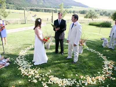 Nice way to create a ceremony site without building anything! Ceremony Circle, Prairie Wedding, Wedding Ceremony Seating, Rose Petals Wedding, Wedding Etiquette, Wedding Petals, Ceremony Seating, Wedding Seating, Trendy Wedding