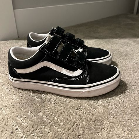 Black and White Old Skool Velcro Vans Velcro Vans Outfit, Black Velcro Vans, Vans Velcro Shoes, Velcro Vans, Teen Shoes, Platform Vans, Old School Vans, Black And White Vans, Vans Outfit