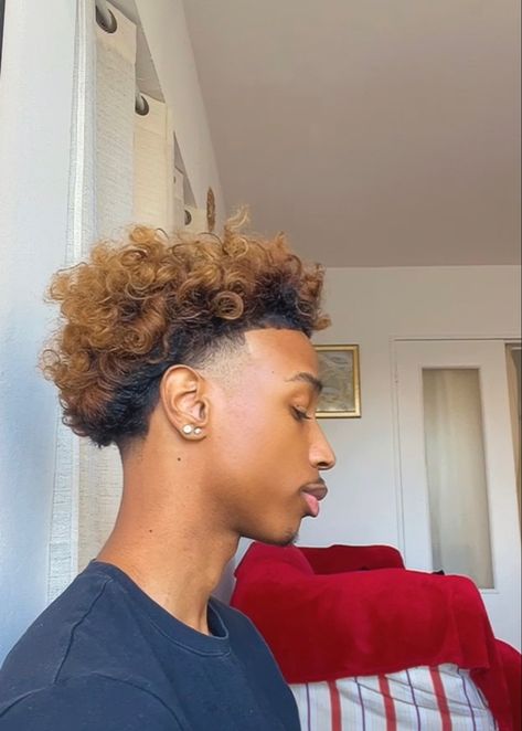 Taper Curly Hair, Black Edgar, Tapered Haircut Black, Black Fade Haircut, Curly Hair Taper, Temp Fade Haircut, Fade Haircut Designs, Fade Haircut Curly Hair, Low Taper Fade Haircut