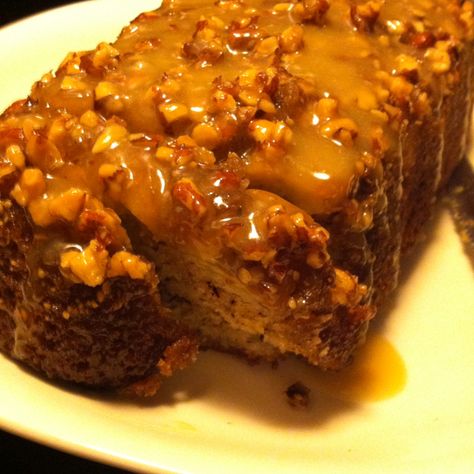 Caramel Upside Down Banana Bread Upside Down Banana Bread Recipe, Upside Down Banana Bread, Simple Banana Bread, Banana Upside Down Cake, Banana Pecan Bread, Ripe Banana Recipe, Caramel Pecan, Banana Bread Recipe, Cake Lover