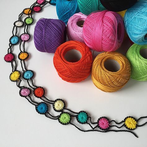 Crochet Jewelry Necklace, Crochet Necklace Pattern, Crochet Rings, Crochet Geek, Crochet Jewelry Patterns, Necklace Patterns, Fabric Jewelry, Crochet Accessories, Crochet Jewelry