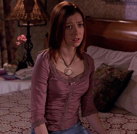 Willow Buffy, Willow Rosenberg, Tv Characters Outfits, Buffy Style, Mood Clothes, Under Your Spell, Outfit Challenge, Alyson Hannigan, 1990s Fashion