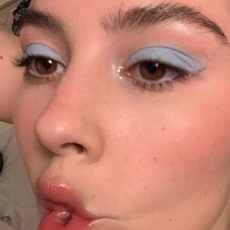 Light Blue Eyeshadow, Funky Makeup, Vampire Bride, Swag Makeup, Smink Inspiration, Ethereal Makeup, Interesting Images, Being Creative, Dope Makeup