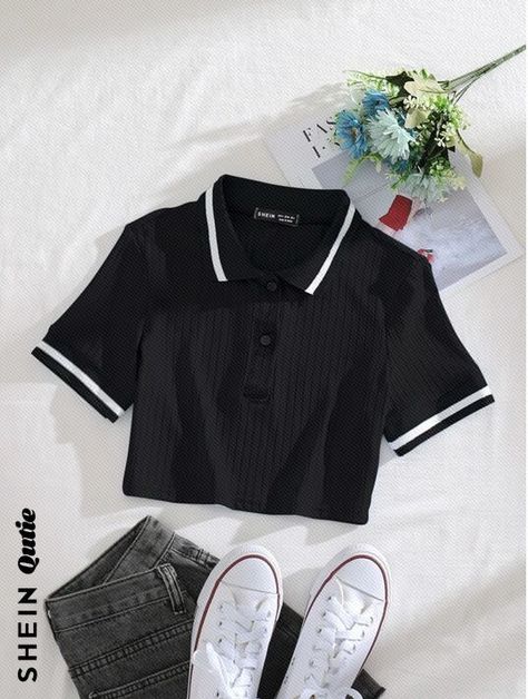 Cropped Tumblr, Black Polo T Shirt, Polo Shirt Outfits, Polo Outfit, Outfit Korean, Fashion Top Outfits, Fancy Tops, Trendy Fashion Tops, Casual Day Outfits