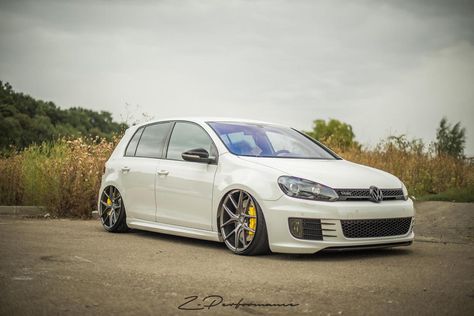 VW Golf mk6 tuning pictures BBS wheels Wheels Illustration, Scirocco Volkswagen, Quetzalcoatl Tattoo, Cardboard Box Car, Matte Black Cars, Golf 7 Gti, Car Wheels Diy, Sport Theme, Mk6 Gti