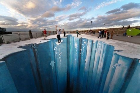 13 Images That Will Give You A New Perspective http://www.buzzfeed.com/h2/pinn/silkalmond/14-images-that-will-give-you-a-new-perspective-8i9r #photos, #photography, #wtf Edgar Mueller, 3d Sidewalk Art, 3d Street Painting, Illusion Kunst, Street Art Illusions, Chalk Artist, Pavement Art, 3d Chalk Art, Galleria D'arte