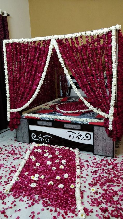 Suhagraat Room Decoration, Romantic Room Decoration For First Night, First Night Room Decoration With Flowers, First Night Room Decoration Romantic, First Night Room Decoration, First Night Room, Wedding Night Bedroom, Night Room Decoration, Wedding Bedroom Decoration