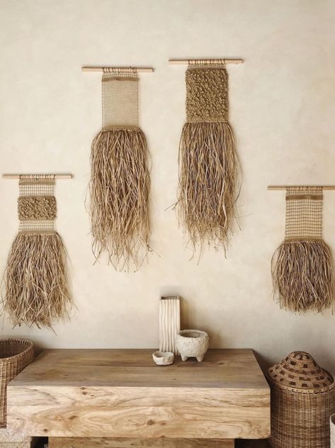 Diy Fiber Art Wall Hanging, Minimal Wabi Sabi, Hemp Wall, Raffia Wall Hanging, Raffia Crafts, Weaving Wall Decor, Fiber Wall Hanging, Fiber Art Wall Hanging, Bohemian Style Interior