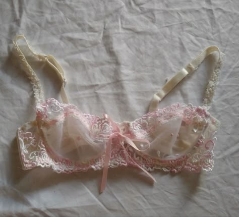 White Pfp, Lacey Bra, Bra Outfit, Pretty Bras, Aesthetic Core, Cute Pajama Sets, Estilo Hippie, Cute Bras, Cute Lingerie