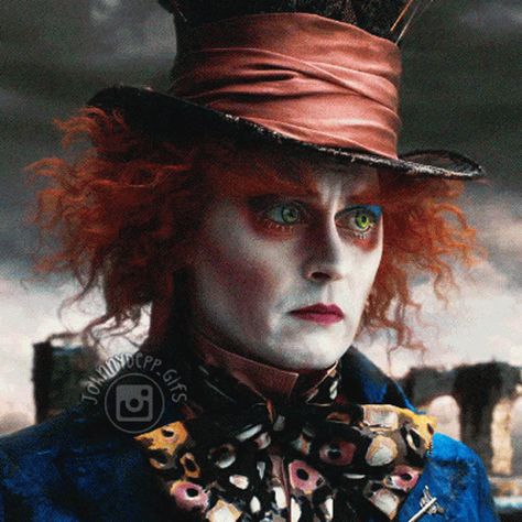 Johnny Depp Roles, Tarrant Hightopp, Johnny Depp Mad Hatter, Mad Hatter Cosplay, Alice In Wonderland Pictures, Johnny Depp Characters, Barnabas Collins, Movies Fashion, Go Ask Alice