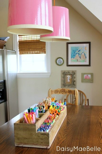 Cutest Farmhouse Ever @ DaisyMaeBelle: Love the rustic art holder contrasted with the candy coloured art supplies :) Room Fridge, Rangement Art, Stationary Storage, Arts And Crafts Storage, Kids Craft Room, Art Supplies Storage, Office Crafts, Craft Room Storage, Art Storage