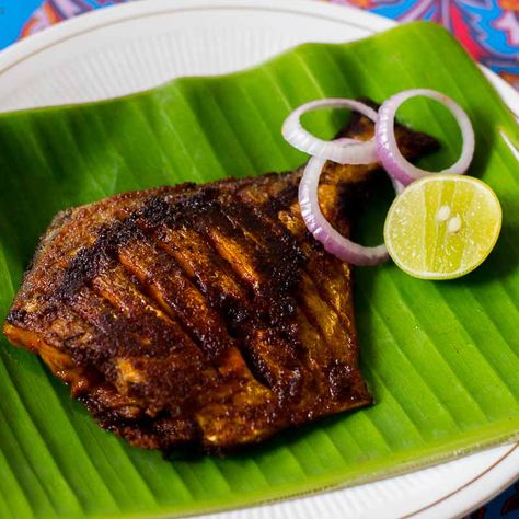 Tamilnadu style Recipe for White Pomfret Fish Fry or Vavval Meen Varuval with homemade masala. With step by step pictures. Pomfret Fish Recipe, Pomfret Fry, Masala Fish Fry, Pomfret Fish, Fish Fry Recipe, Masala Fish, Fish Curry Recipe, Bengali Food, Fried Fish Recipes