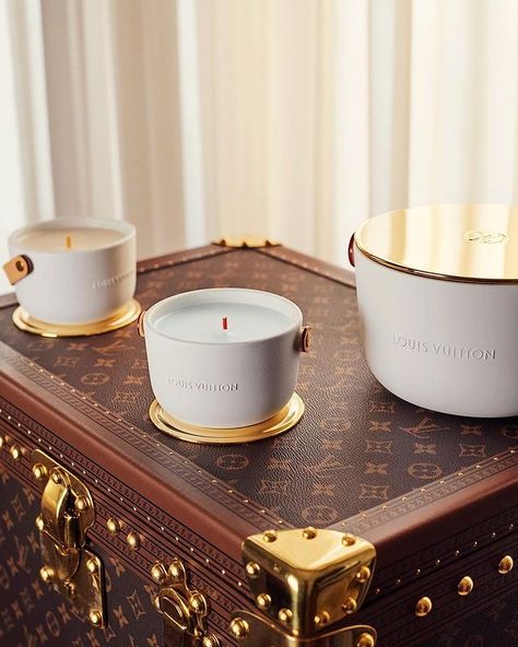 Louis Vuitton 在 Instagram 上发布：“Take flight. Savor an imaginary getaway right at home with one of #LouisVuitton’s perfumed candles. Discover the collection of fragrances…” Louis Vuitton Home, Maximalist Bathroom Decor, Creative Candles, Candle Aesthetic, Decor Interior Design, Interior Architecture Design, Home Fragrance, Dog Bowls, Home Fragrances