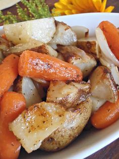 Roasted Ranch Potatoes and Carrots!! Roasted Ranch Potatoes, Roasted Potatoes And Carrots, Ranch Potatoes, Mississippi Roast, Potatoes And Carrots, Roasted Vegetable Recipes, Potatoes Carrots, Potato Recipes Side Dishes, Potato Side Dishes