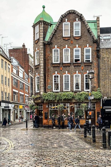 A pretty pub in Soho, London. This is a great area for a walk in London. Click through for more pictures on the A Lady in London blog. #walks #london #soho #pub Lady London, Walks In London, London Pubs, London Pictures, Soho London, London Places, Things To Do In London, London Restaurants, London Town