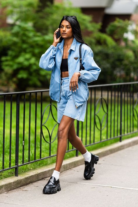 Celebrity Sightings In New York City - May 13, 2024 Simone Ashley, Street Style Shop, Celebrity Sightings, All Black Looks, Simple Fits, Scene Fashion, Shorts Jeans, Summer Essentials, Infant Tees