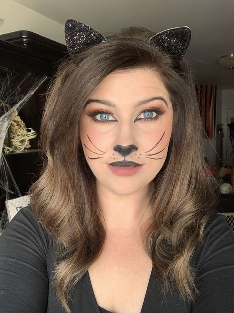 Easy cat makeup #halloween #halloweenmakeup #catmakeup #blackcat Cat Face Makeup Easy, Cat Costume Outfit, Easy Cat Face Makeup, Black Cat Face Makeup, Cat Face Paint Simple, Cat Makeup Halloween Easy, Cat Costumes Women Makeup, Easy Black Cat Makeup, Diy Cat Halloween Costumes For Women