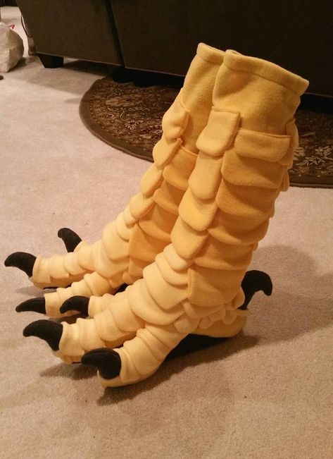 Harpy Bird Feet (uncolored) by Kitaronicus on DeviantArt Bird Feet Costume, Harpy Bird, Costume Carnaval, Owl Costume, Bird Costume, Dragon Costume, Cosplay Tutorial, Cosplay Diy, Cosplay Tips