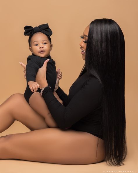 Mommy And Daughter Photo Shoot Ideas, Mommy And Me Photo Shoot Ideas, Mommy Daughter Photoshoot Ideas, Momma And Me Photoshoot, Mommy And Me Infant Photo Shoot, Mother Daughter Photoshoot Baby, Mommy And Me Photo Shoot Babygirl, Mommy And Me Photo Shoot Black Women, Mommy And Me Photo Shoot Baby