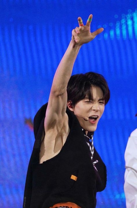 Does Jeno shave his armpits? Desired Friends, Hendery Wayv, Lucas Nct, Jaehyun Nct, Super Junior, Asian Men, K Idols, Lee Know, Boyfriend Material