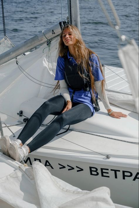 Sailing Aesthetic Outfit, Dinghy Sailing, Sailing Style, Sailing Aesthetic, Nautical Terms, Sailing Fashion, Women Sailing, Cream Outfit, Boat Life