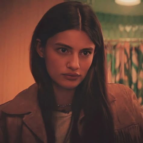 booksmart icons | hope icons Hope Booksmart Movie, Diana Silvers In Booksmart, Booksmart Amy And Hope, Diana Silvers Book Smart, Booksmart Amy, Diana Silvers Icons, Theresa Harris, Harness Your Hopes, Booksmart Movie