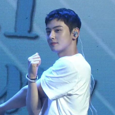 Cha Eun Woo Short Haircut, Astro Members, Astro Eunwoo, Male Idols, Eunwoo Astro, All Korean Drama, Mens Cuts, Shaved Head, Cha Eun Woo