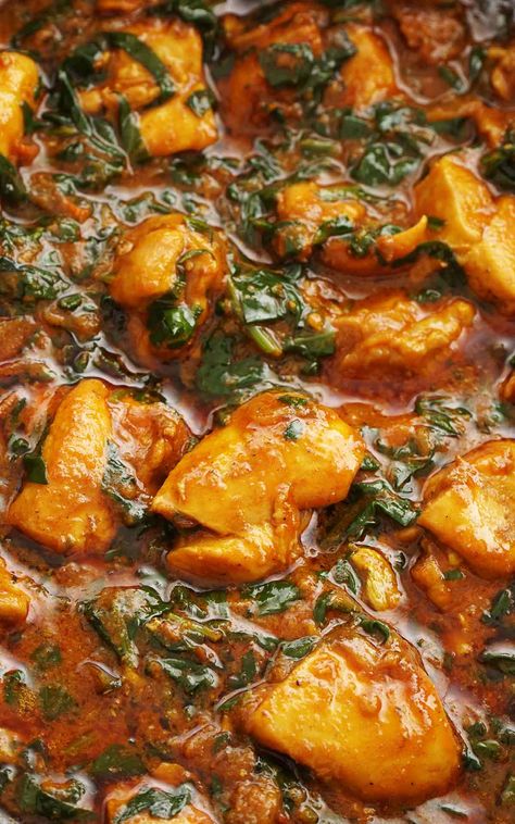 Chicken And Spinach Curry, Saag Chicken Curry, Chicken Sagg, Indian Chicken Thigh Recipes, Easy Curry Chicken Recipes, Spinach And Chicken Recipes, Indian Recipes For Dinner, Spinach Chicken Recipes, Indian Chicken Stew