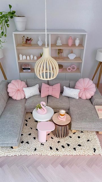 Dolls House Diy Furniture, Barbie House Furniture Diy, Barbie Miniatures Diy, Diy Barbie House Decor, Barbie Doll House Ideas, Barbie Doll House Furniture Diy, Dollhouse Diy Ideas Miniature Furniture, Doll Houses Ideas, Mini Dollhouse Diy