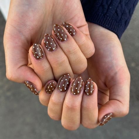 November is the perfect time to revel in the autumnal vibes before pumpkin spice turns into hot chocolate, and a manicure featuring warm buttery hues and deep tones is always the final touch in cementing the seasonal aura. Check out the link in our bio for more fall nail inspo. 📷: @disseynails, @thenaillologist, @mikaelablair_, & @nailsbybryn Diy Nails Easy, Fall Nail Inspo, Dot Nails, Multicolored Nails, November Nails, Polka Dot Nails, French Tip Acrylic Nails, Dots Nails, Manicure Y Pedicure