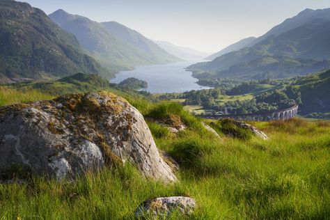 Schottische Highlands: Populär sind auch die Drehorte der opulenten... Scotland Vacation, Edinburgh City, Scotland Highlands, Visit Scotland, Conde Nast Traveler, Vacation Packages, Scotland Travel, Travel News, Scottish Highlands