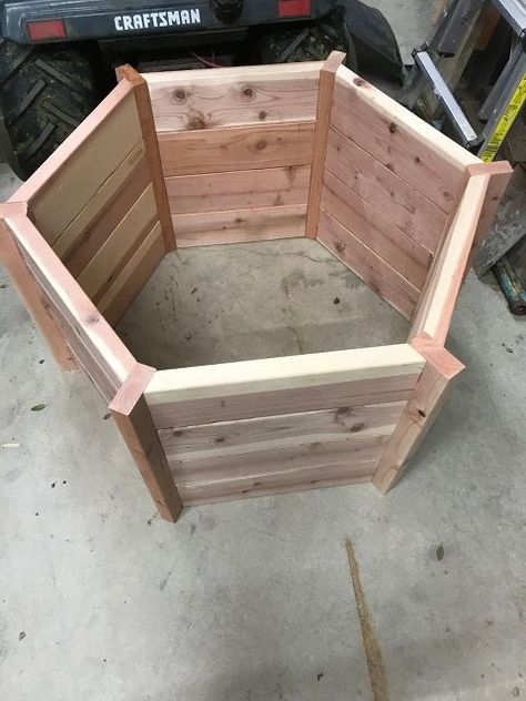 Diy Wishing Well, Diy Wishing Wells, Wooden Planter, Wood Crafting Tools, Woodworking Project Plans, Woodworking For Kids, Woodworking Projects That Sell, Popular Woodworking, Beginner Woodworking Projects