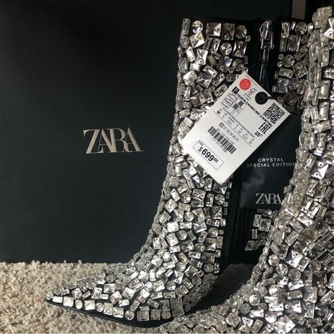 Sparkle Boots Outfit Style, Bling Outfits, Rhinestone Boots, Zara Ankle Boots, Embroidered Heels, Low Heel Ankle Boots, Zara Boots, Style Evolution, Glitter Boots