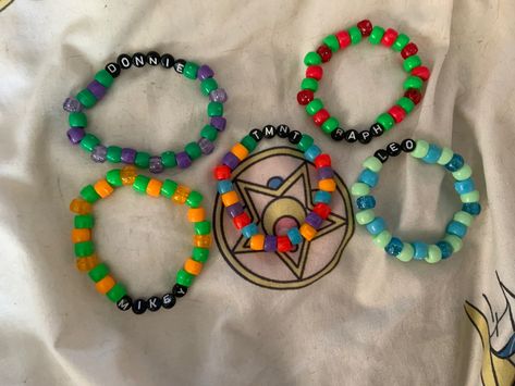 wooohoooo woohoohooo Rottmnt Bracelets, Tmnt Bracelet, Rottmnt Aesthetic, Tmnt Crafts, Kandi Jewelry, Pulseras Kandi, Kandi Ideas, Diy Beaded Bracelets, Turtle Bracelet