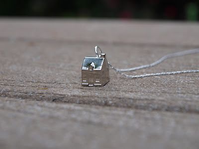 Elemental Carbon: Monopoly House Pendant // DIY // REPURPOSE OCTOBER Monopoly Crafts, Monopoly Game Pieces, Monopoly Pieces, House Necklace, Scrap Crafts, Monopoly Game, Collage Art Projects, Recycled Jewelry, Pendant Diy