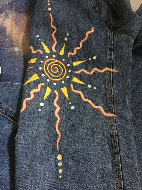 Paints On Jeans, Painted Flowers On Jeans, Painted Clothes Diy Jeans, Jean Art Painting, Cute Painted Jeans, Painting Clothes Ideas, Clothes Painting Ideas, Denim Painting Ideas, Painting On Clothes Ideas