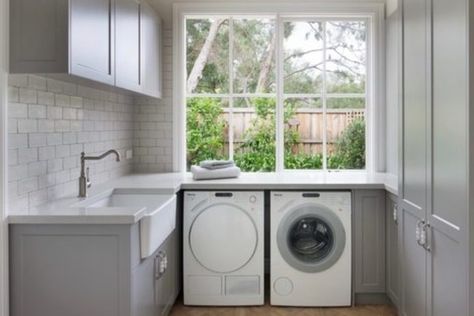 Laundry Room Layout, Farmhouse Laundry Room Ideas, Laundry Room Storage Shelves, Small Laundry Room Organization, Stylish Laundry Room, Room Storage Diy, Farmhouse Room, Dream Laundry Room, Farmhouse Laundry